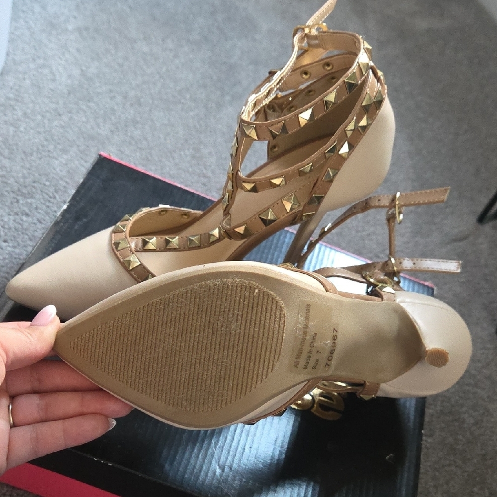 Pointed T-Strap Studded High Heels in Light Beige - Picture 5 of 9